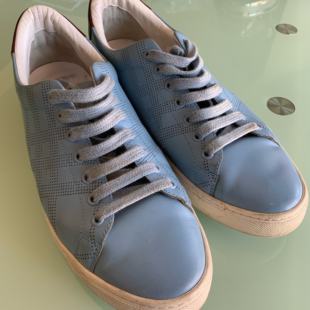 Beautiful Burberry leather sneakers